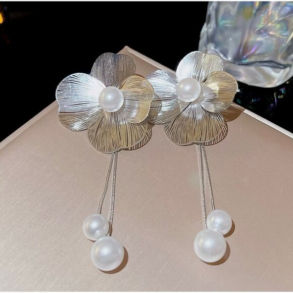 Exaggerated Pearl Tassel Flower Earrings - Picture 1 of 4